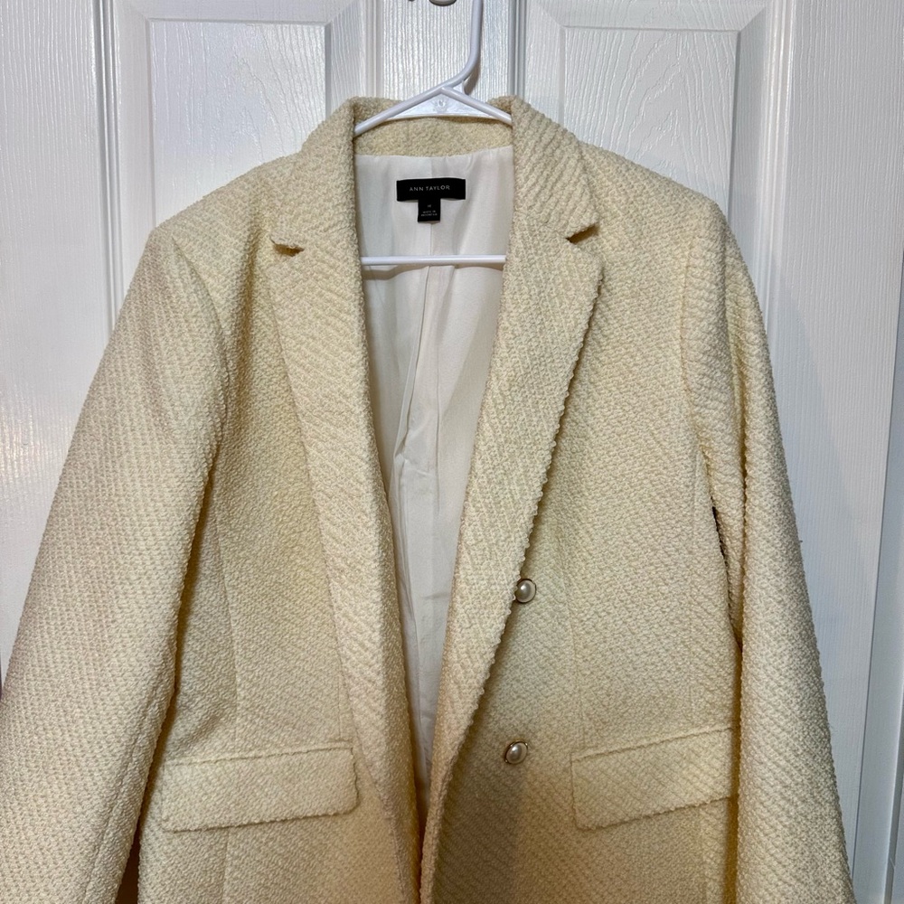 Ann Taylor Size 14 Cream Textured Women's Shacket/Blazer With Pearl Buttons - Picture 4 of 6
